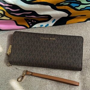 BRAND NEW w/o tags Michael Kors Jet Set Continential Wallet